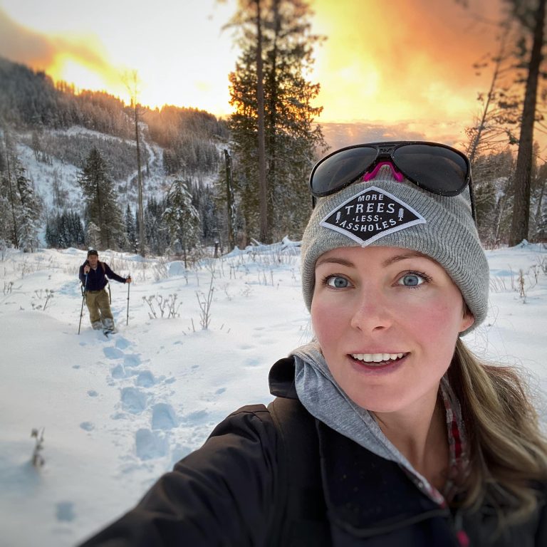 Off-Grid PioneerAmy Jay:How She Ditchedthe Grid for Freedomin the BritishColumbia Mountains
